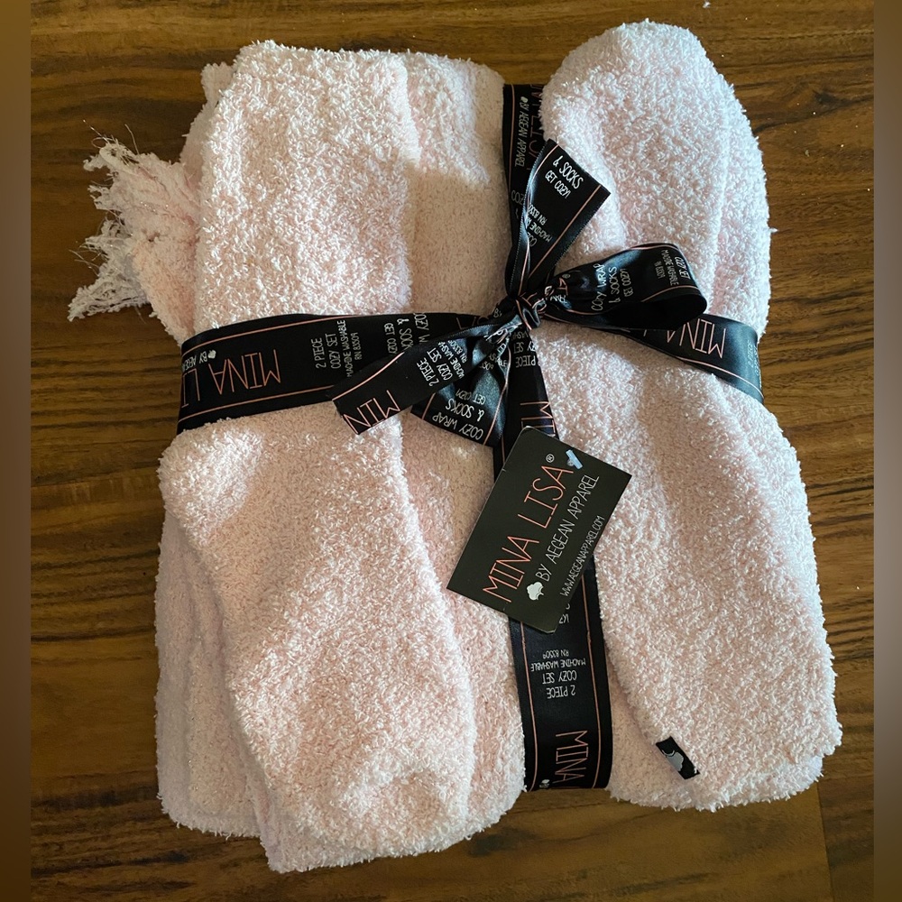 Mina Lisa Cozy Pink Wrap & Socks Set